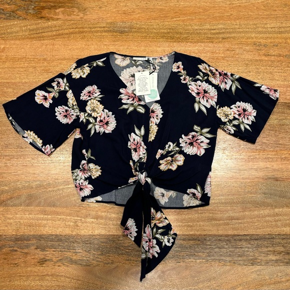 lug Tops - Blue Floral Blouse with a tie at the waist - Size Small - NWT